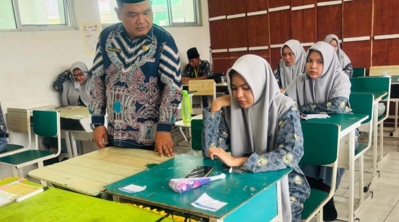 Pastikan Kelancaran Asesmen, Kepala MAN Tanjungbalai Tinjau Langsung Ruang Asesmen Semester Genap