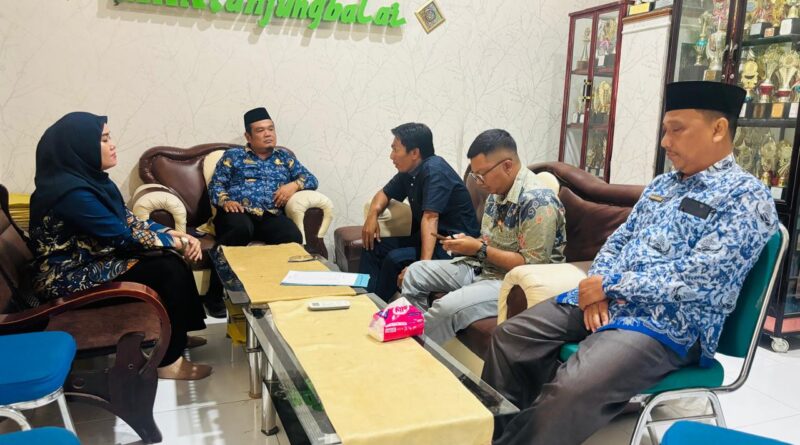 Kepala MAN Tanjungbalai dan KTU Sambut Monitoring dari Kepegawaian Kemenag Kota