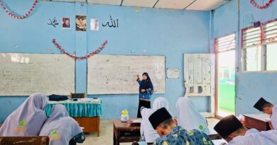 Guru Ekonomi MAN Tanjungbalai Bedah Konsep Dasar Ilmu Ekonomi di Era Digital