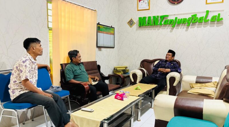 Perkuat Kemitraan, Kepala MAN Tanjungbalai Terima Kunjungan Silaturahmi Ketua Komite Madrasah
